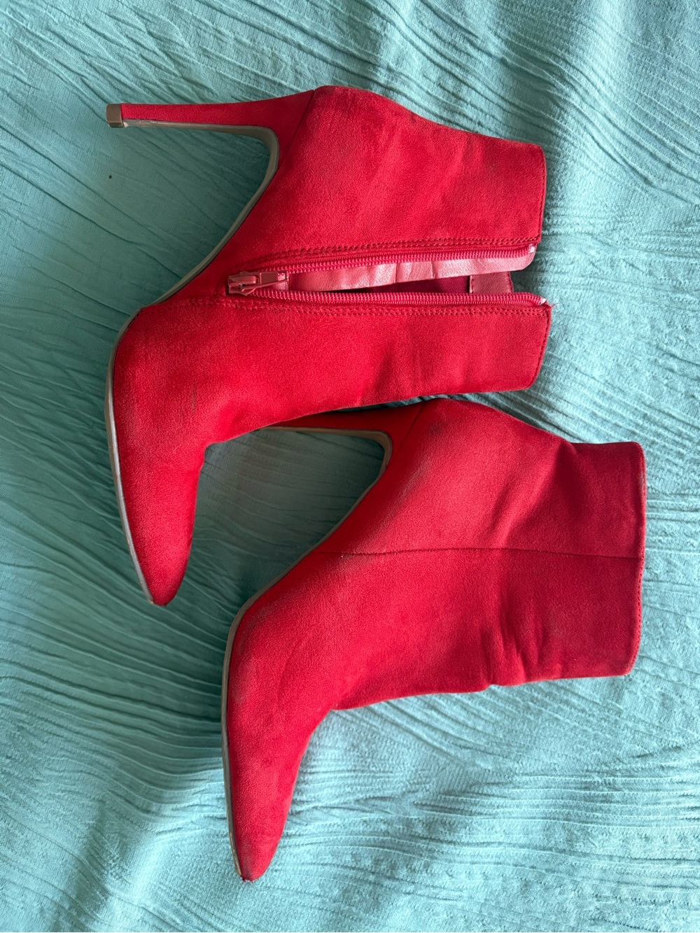 Lulu’s Women’s Red Suede Pointed-Toe Ankle Boots